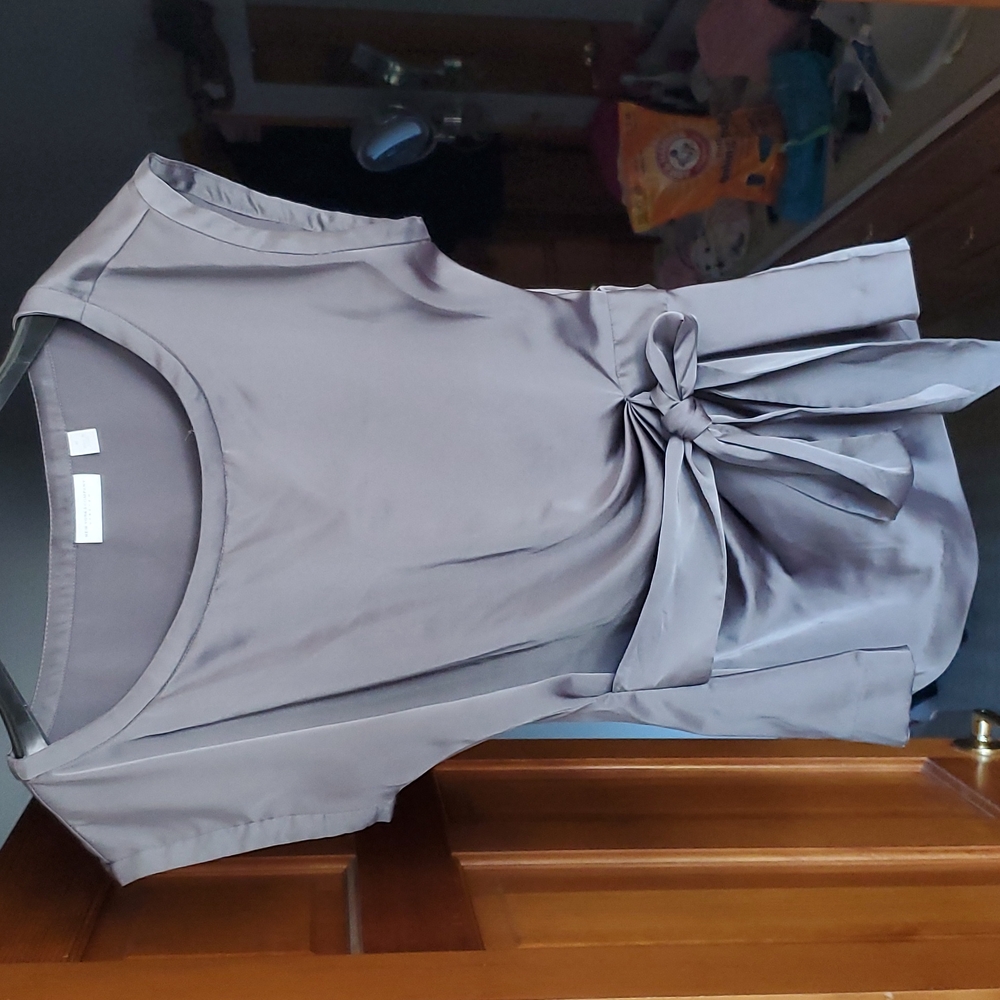 Grey short-sleeved blouse